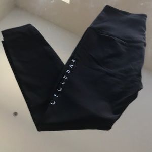 Limited edition CYCLE BAR  Beyond Yoga high waisted leggings